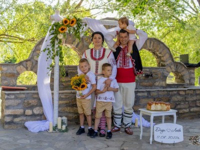Сватбена арка със слъчогледи за изнесен ритуал