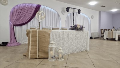 Рустик лавандулова сватба със зебло и дантела
