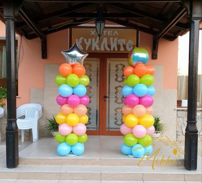 Колони от балони за декорация на детска градина