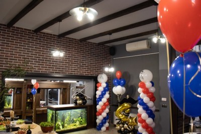 Цялостна декорация с балони за фирмен рожден ден