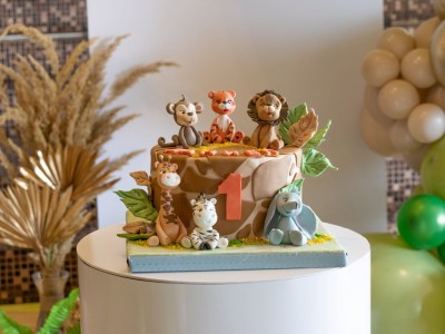 Торта с животни на тема джунгла за първи рожден ден на момченце