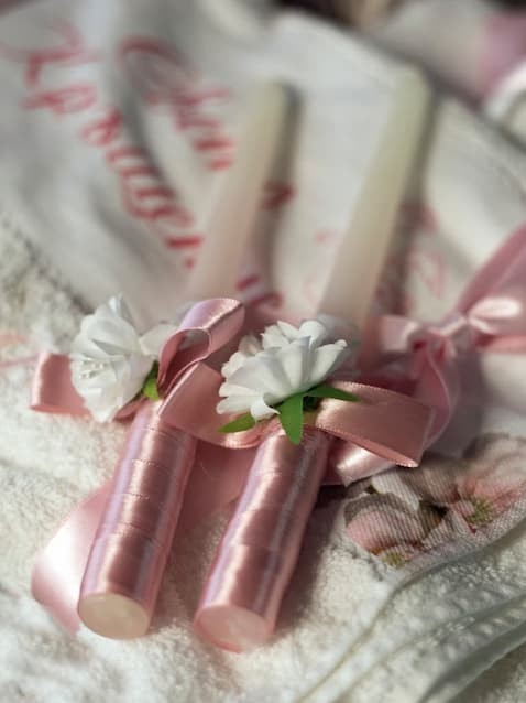 Декорирани свещи в розово и дантела за Свето кръщение на момиченце