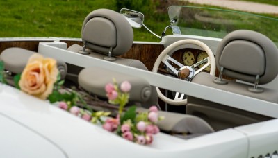 Ретро лимузина за сватбена фотосесия и абитуриенски бал