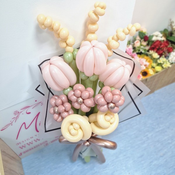 Огромен букет от балонени цветя