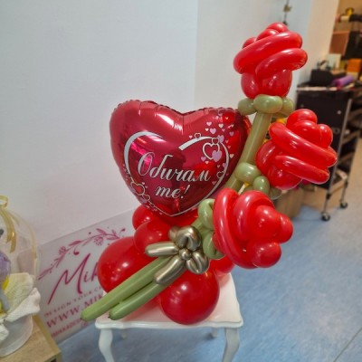 Букет с рози и сърце за Свети Влентин