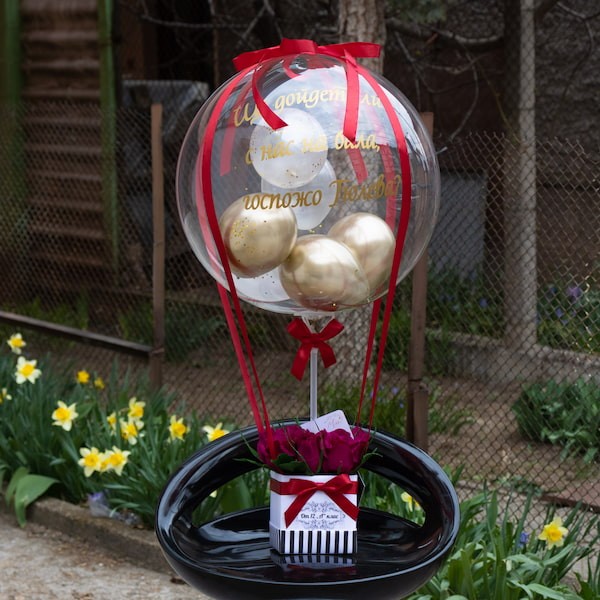Малки балончета и конфети за букет с балон и бонбонени цветя