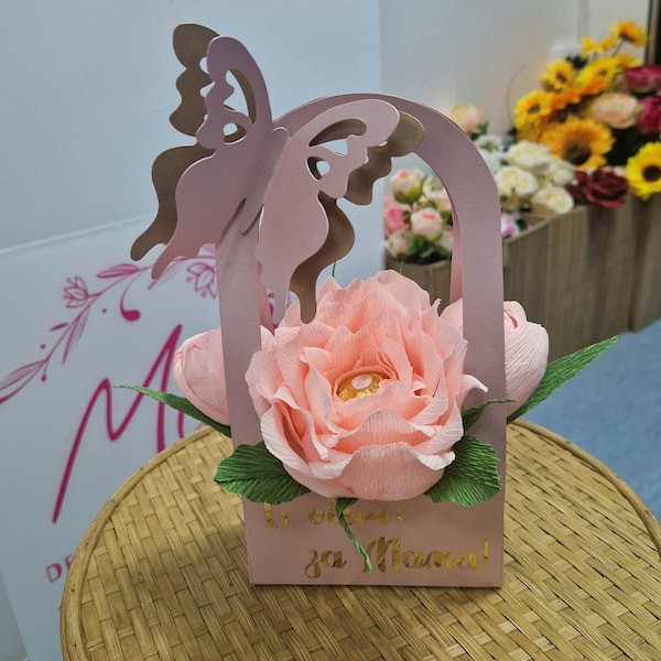 Мини кутия с букет и бонбони