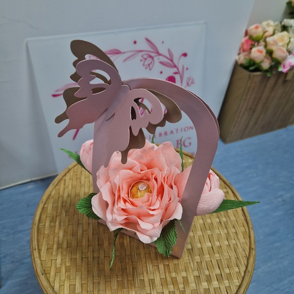 букет от цветя и бонбони за 8-ми март