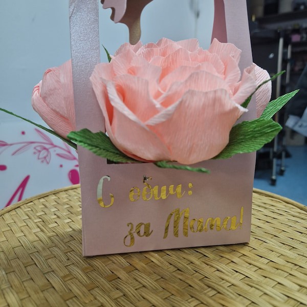 Букет за мама в кутия