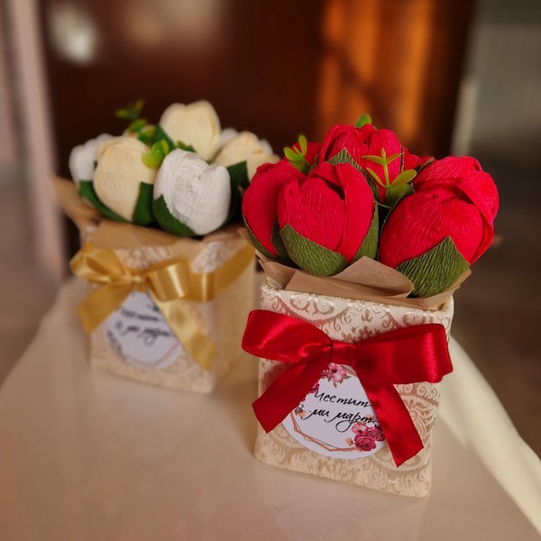 Букет с бонбонени цветя с кутия и картичка