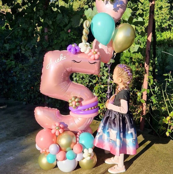Фигура от балони за детски рожден ден на тема еднорог