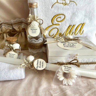 Комплект за кръщене в бяло и златно