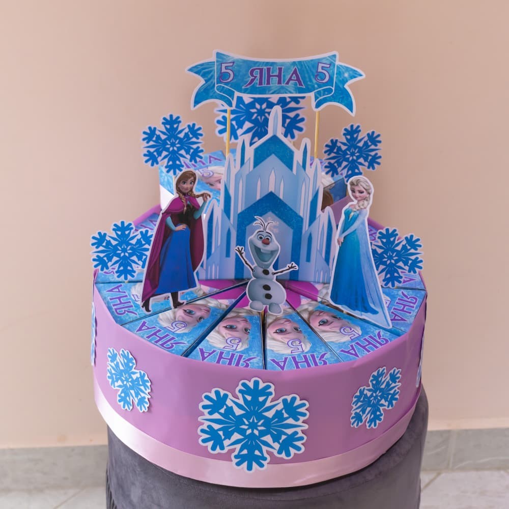 Картонена торта Замръзналото кралство (Frozen)