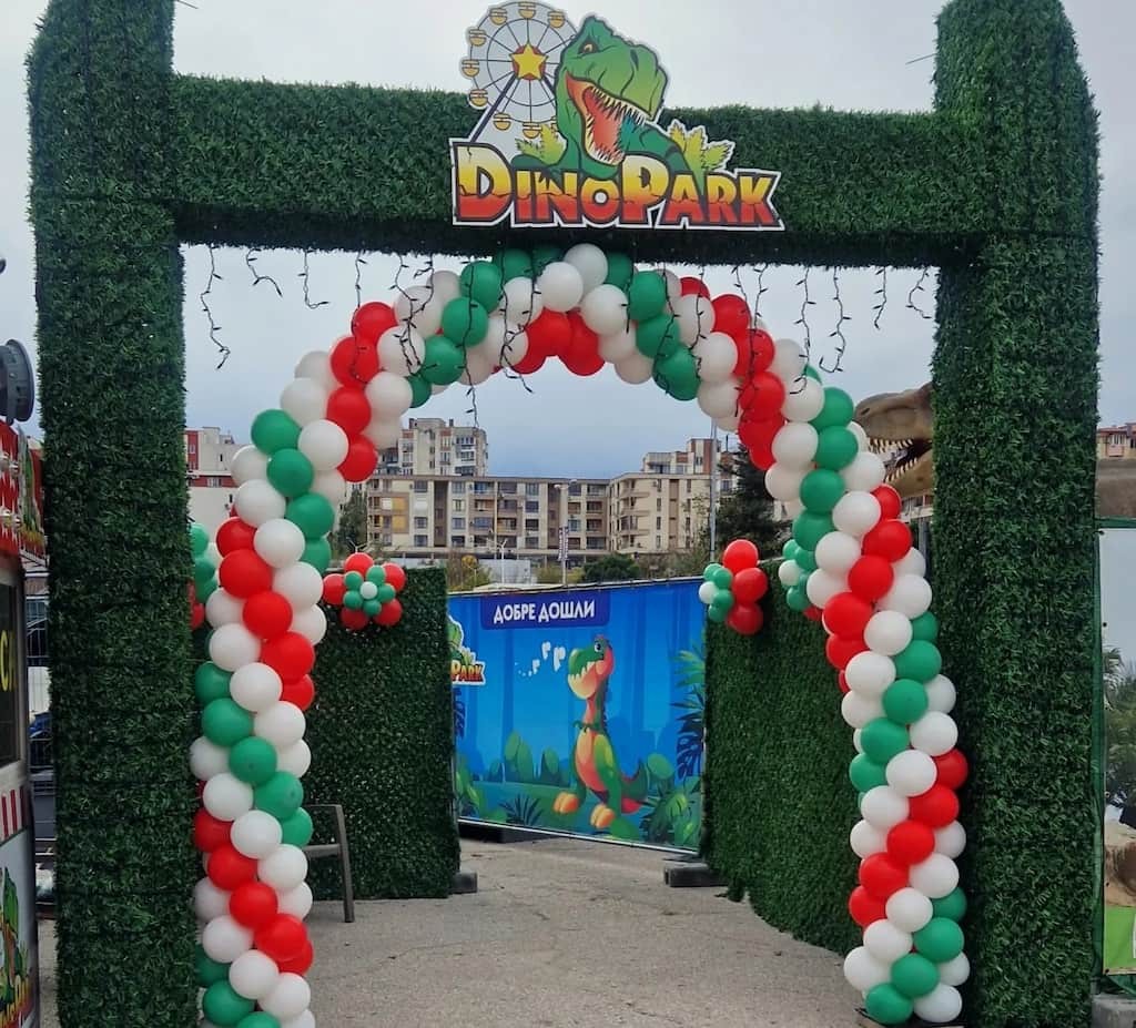 Откриване на Дино парк Велико Търново с арка от балони