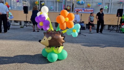 Фигура от балони с таралежче и цветя за първи клас